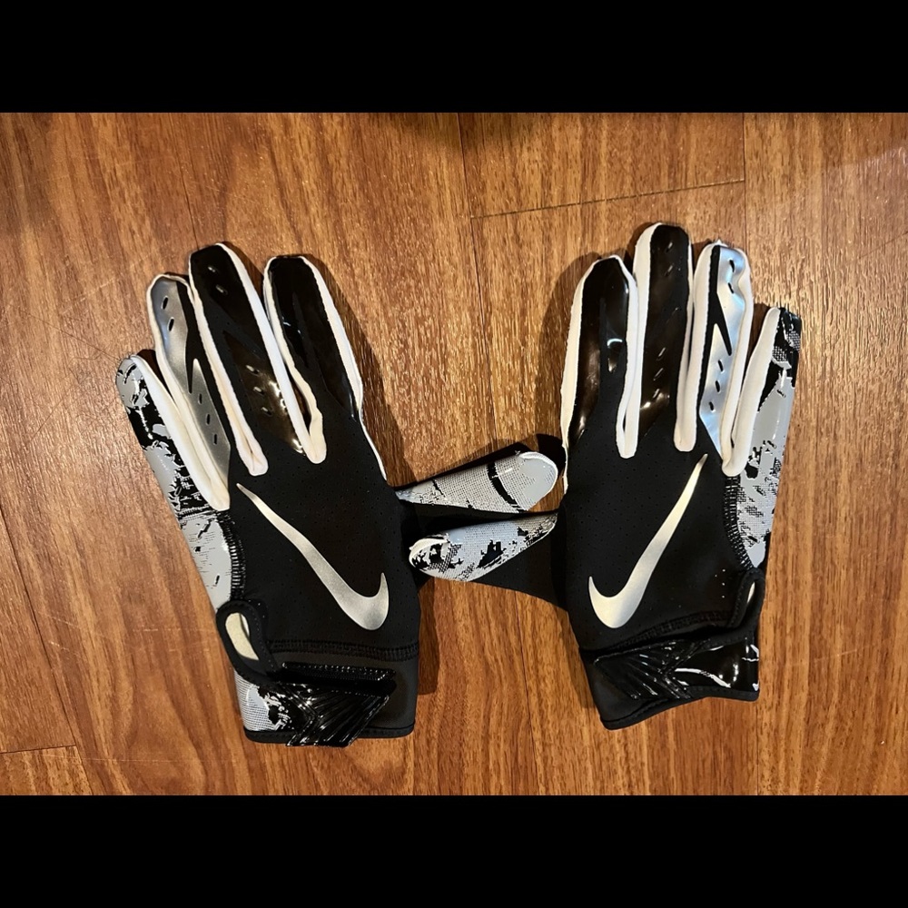 Nike football gloves. New.